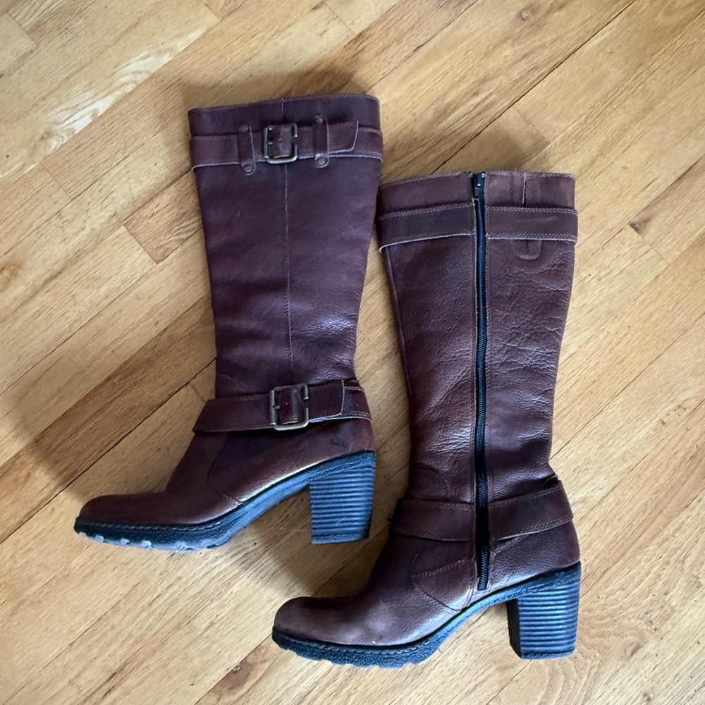 Brown Leather Knee-High Bolo Boots with Warm Lining & Comfortable Fit - Picture 4 of 8